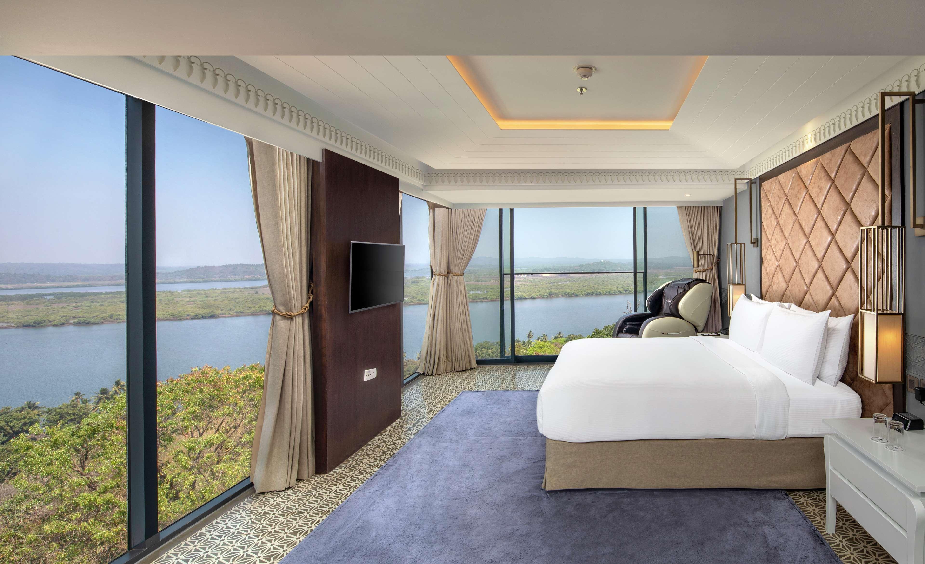 Doubletree By Hilton Goa - Panaji Otel Dış mekan fotoğraf