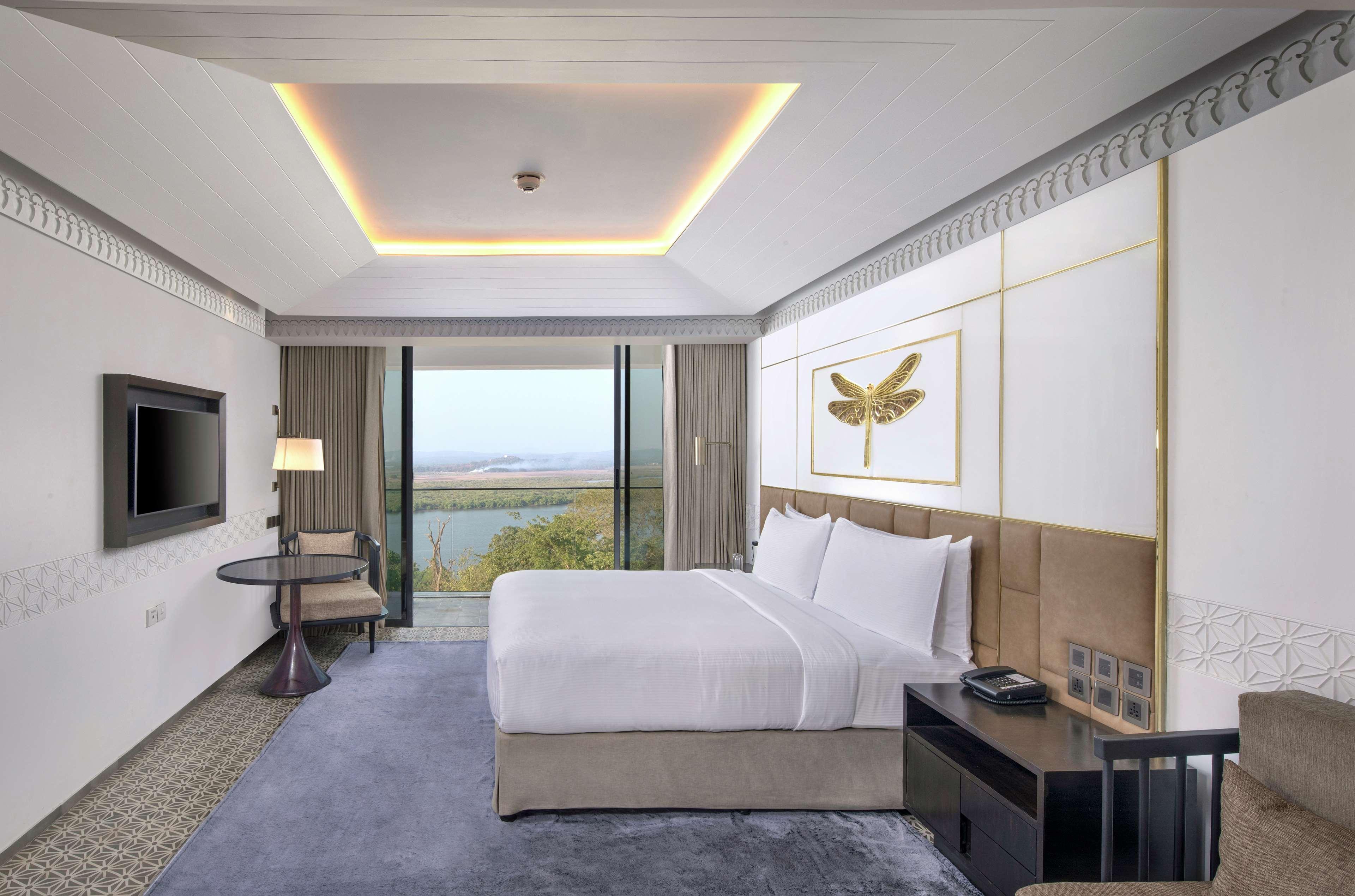 Doubletree By Hilton Goa - Panaji Otel Dış mekan fotoğraf