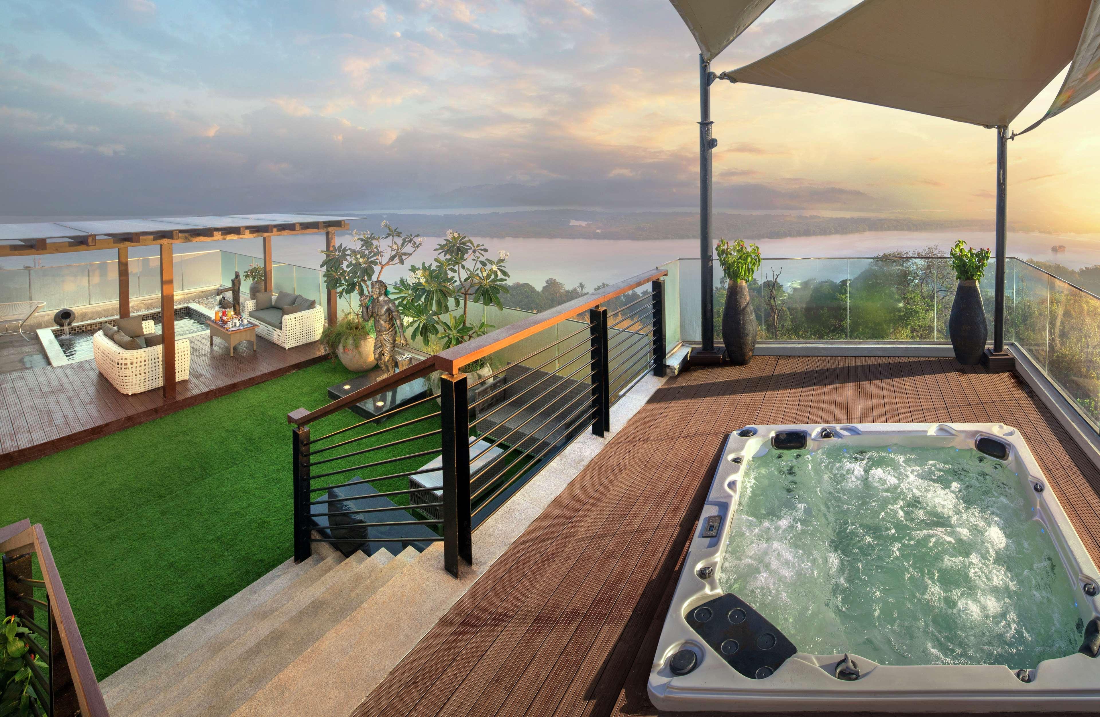 Doubletree By Hilton Goa - Panaji Otel Dış mekan fotoğraf
