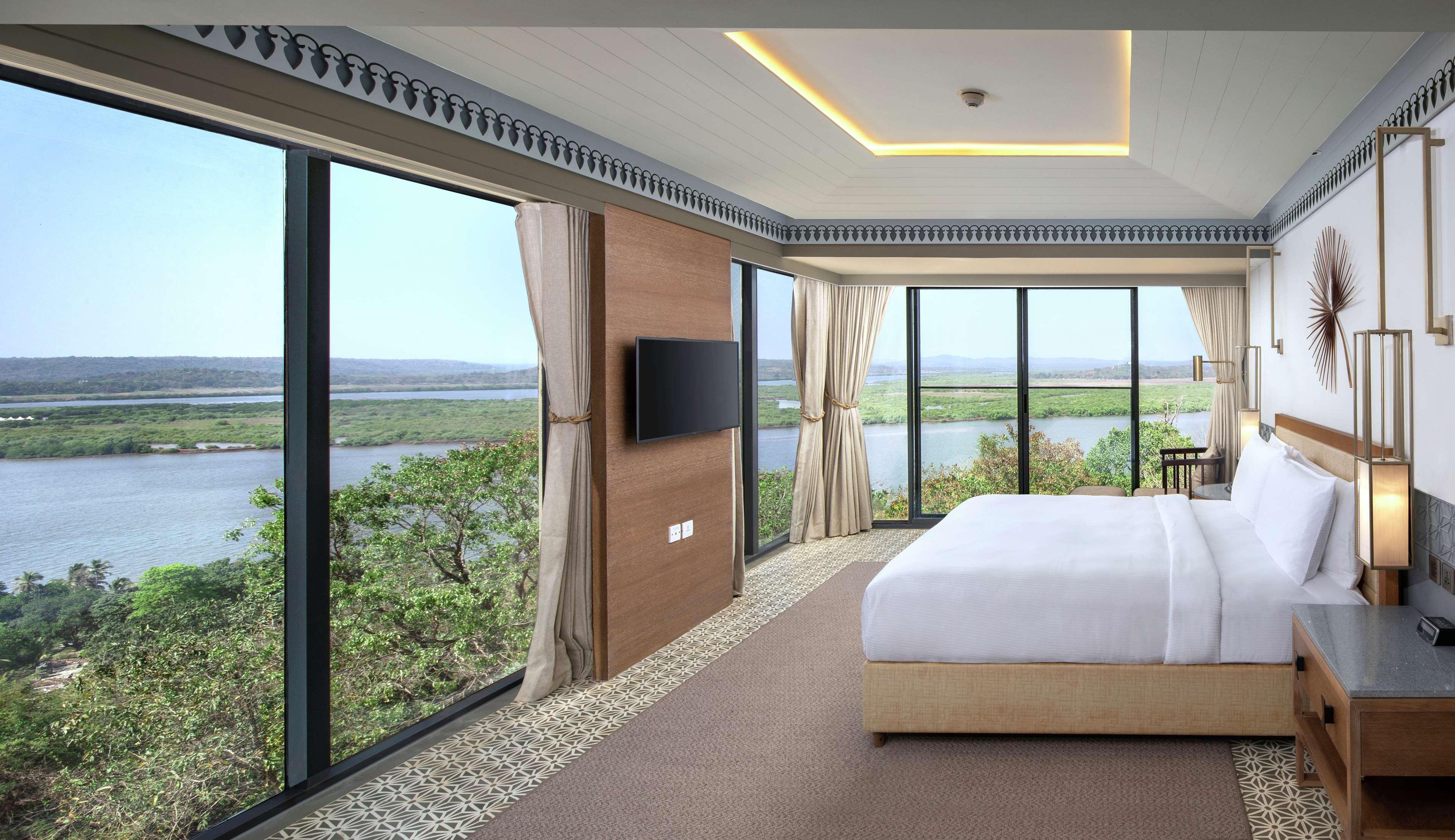 Doubletree By Hilton Goa - Panaji Otel Dış mekan fotoğraf