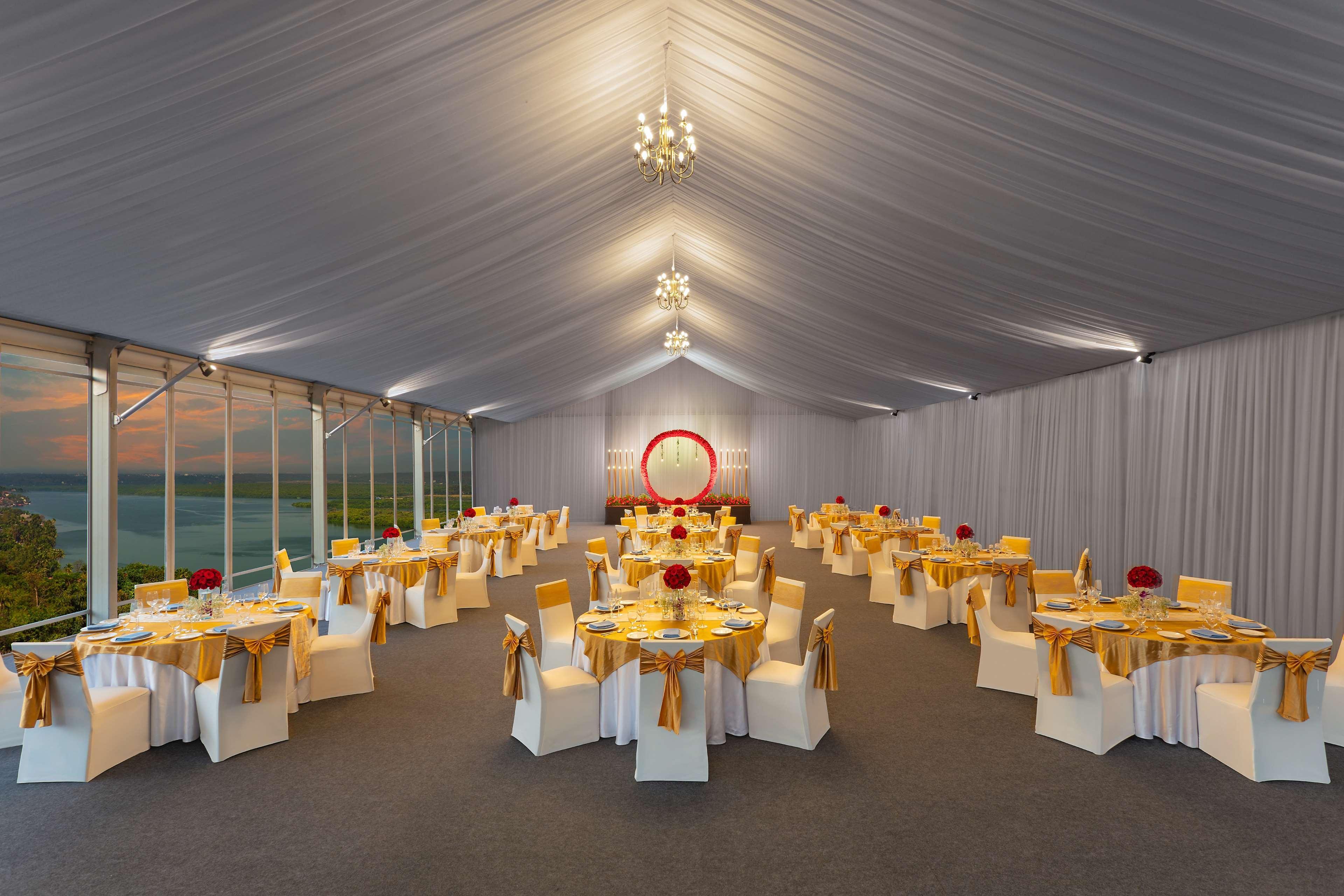 Doubletree By Hilton Goa - Panaji Otel Dış mekan fotoğraf