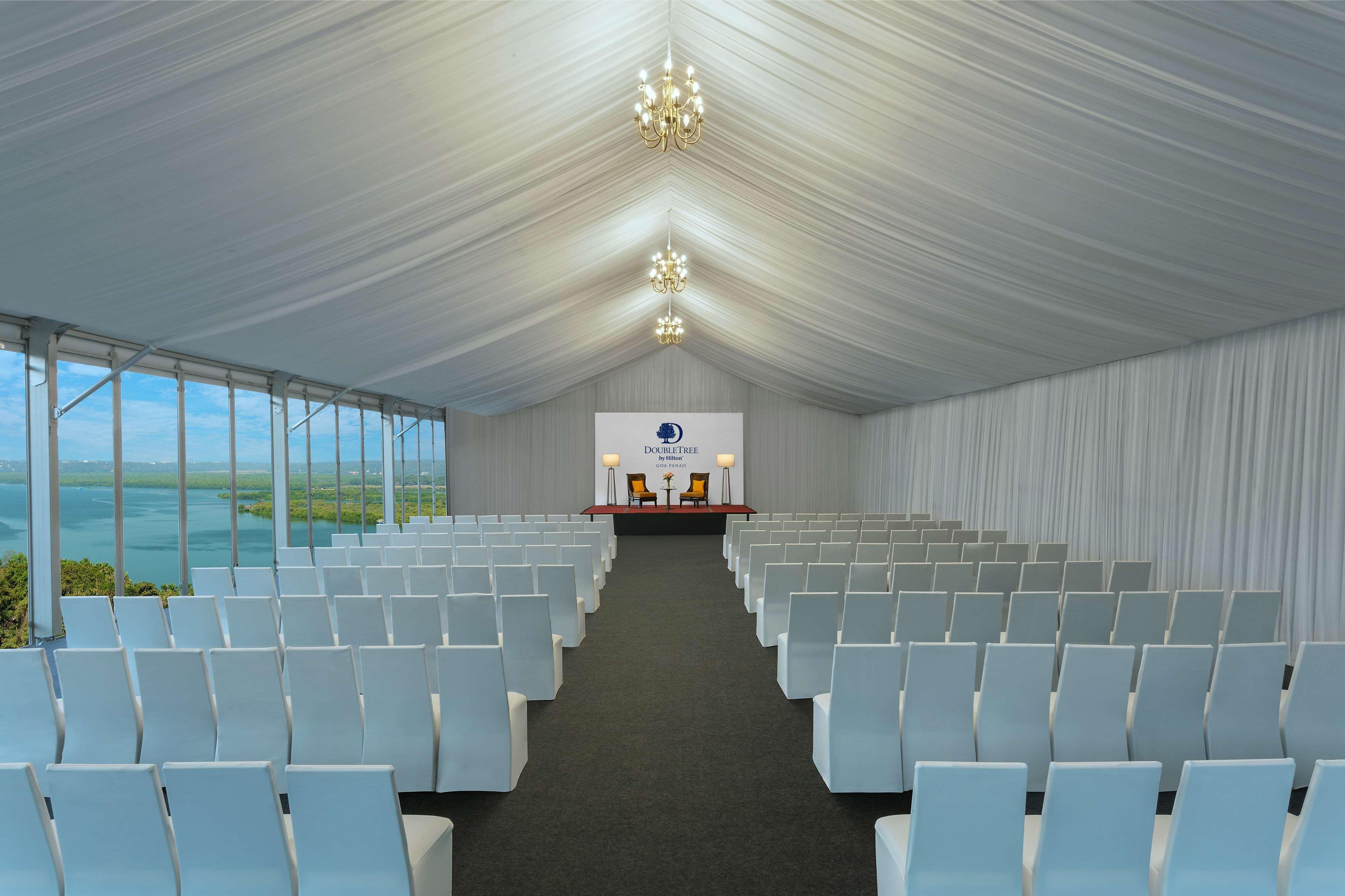 Doubletree By Hilton Goa - Panaji Otel Dış mekan fotoğraf