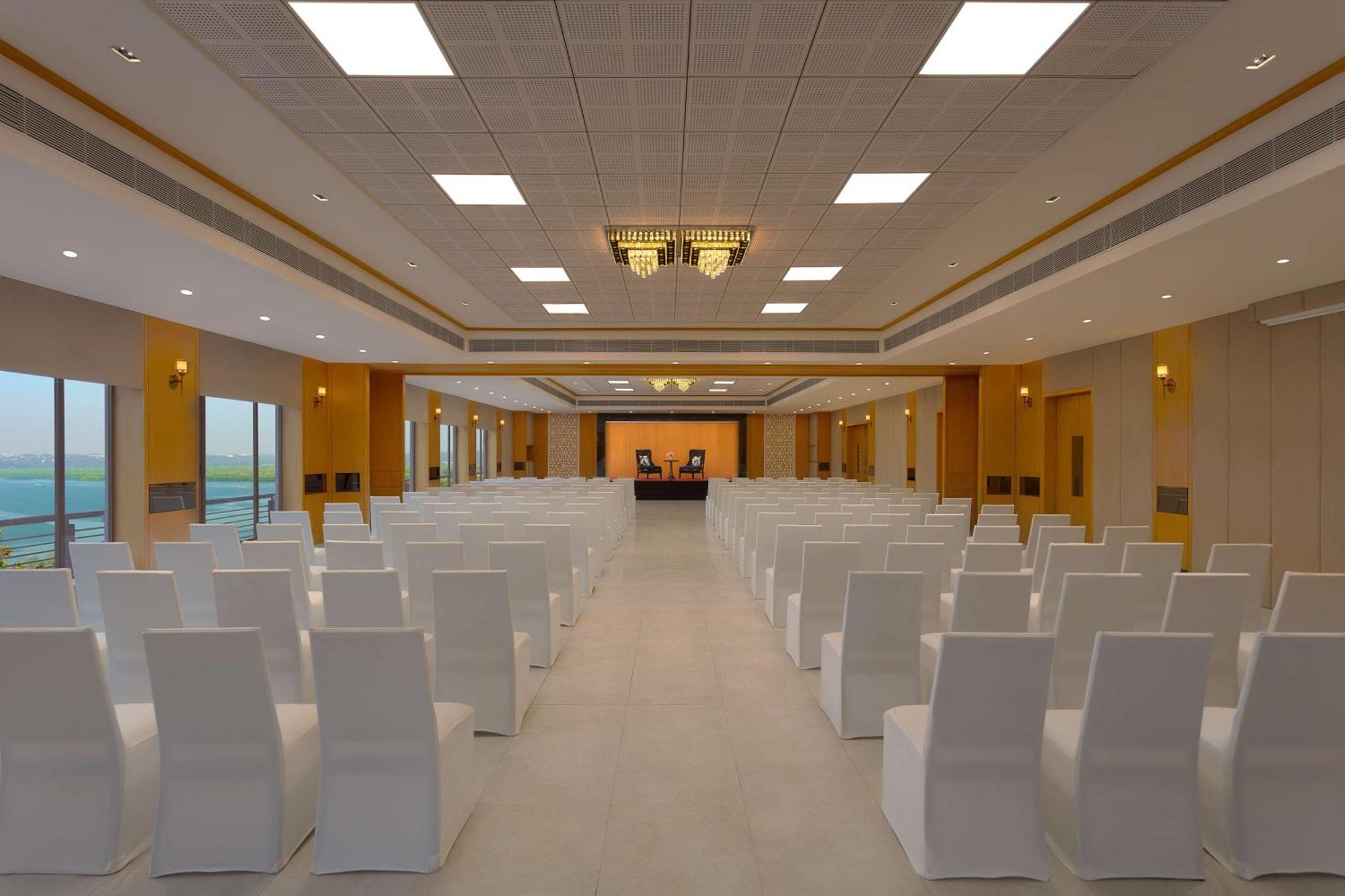 Doubletree By Hilton Goa - Panaji Otel Dış mekan fotoğraf
