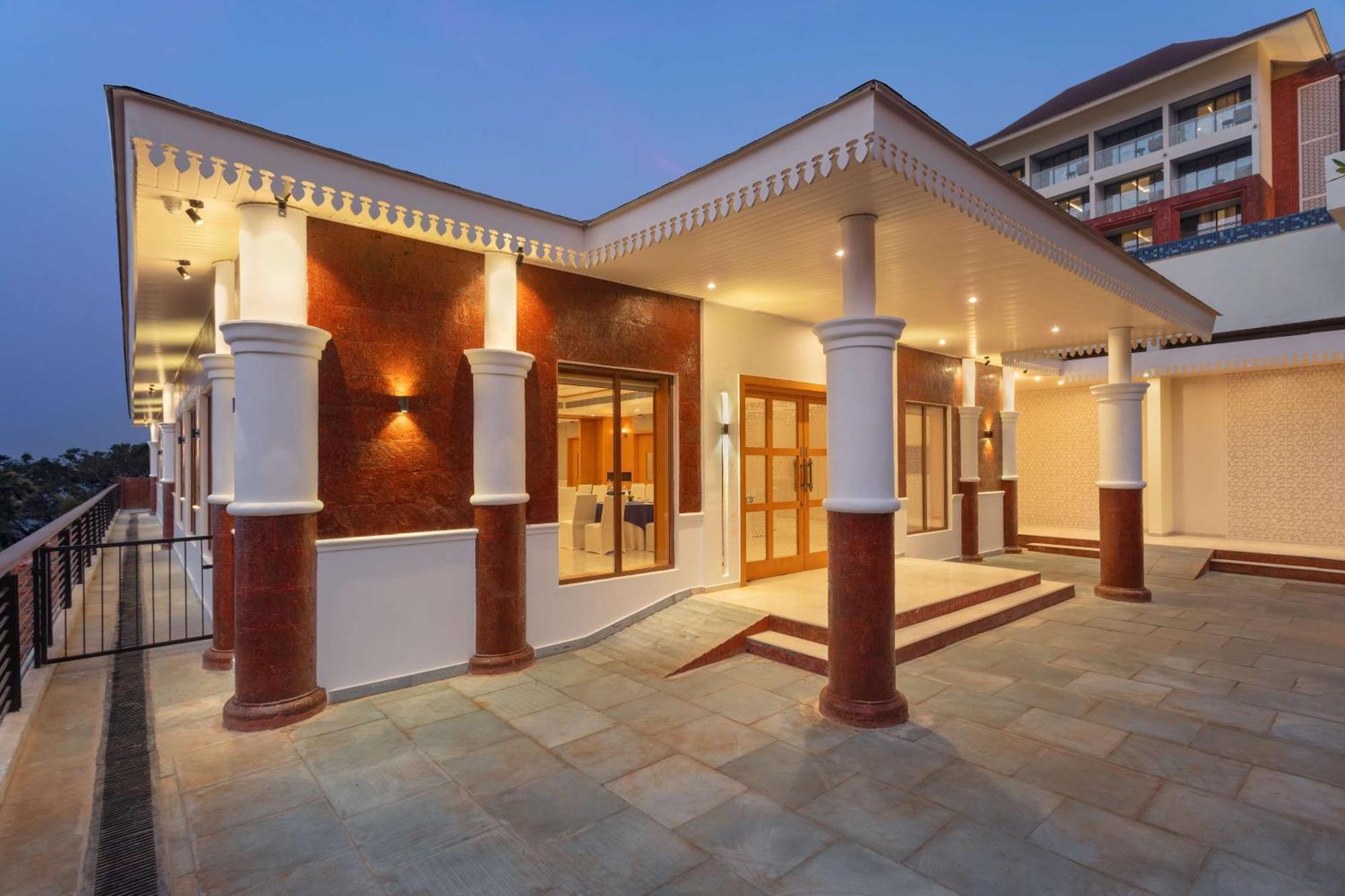 Doubletree By Hilton Goa - Panaji Otel Dış mekan fotoğraf
