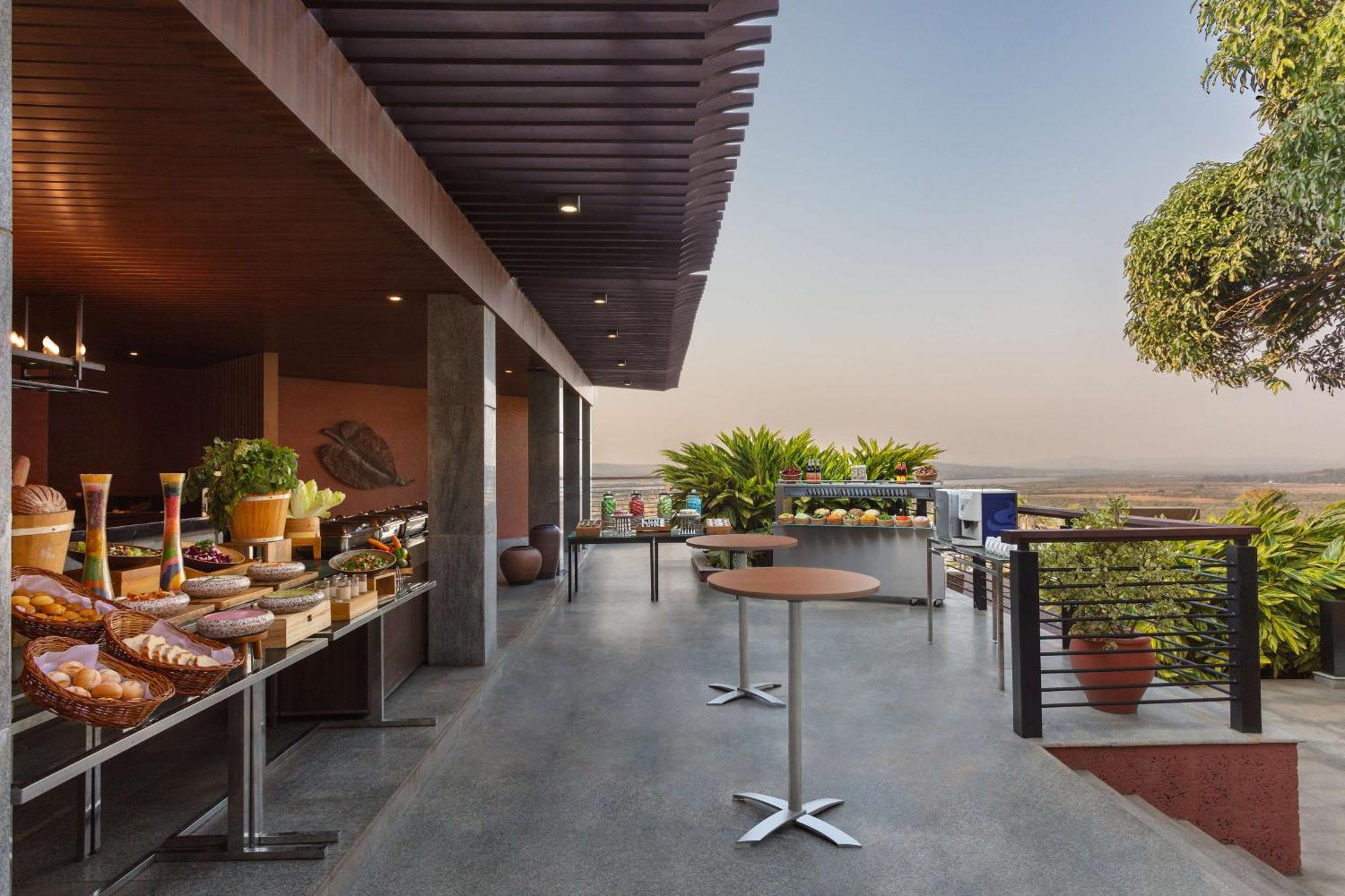 Doubletree By Hilton Goa - Panaji Otel Dış mekan fotoğraf