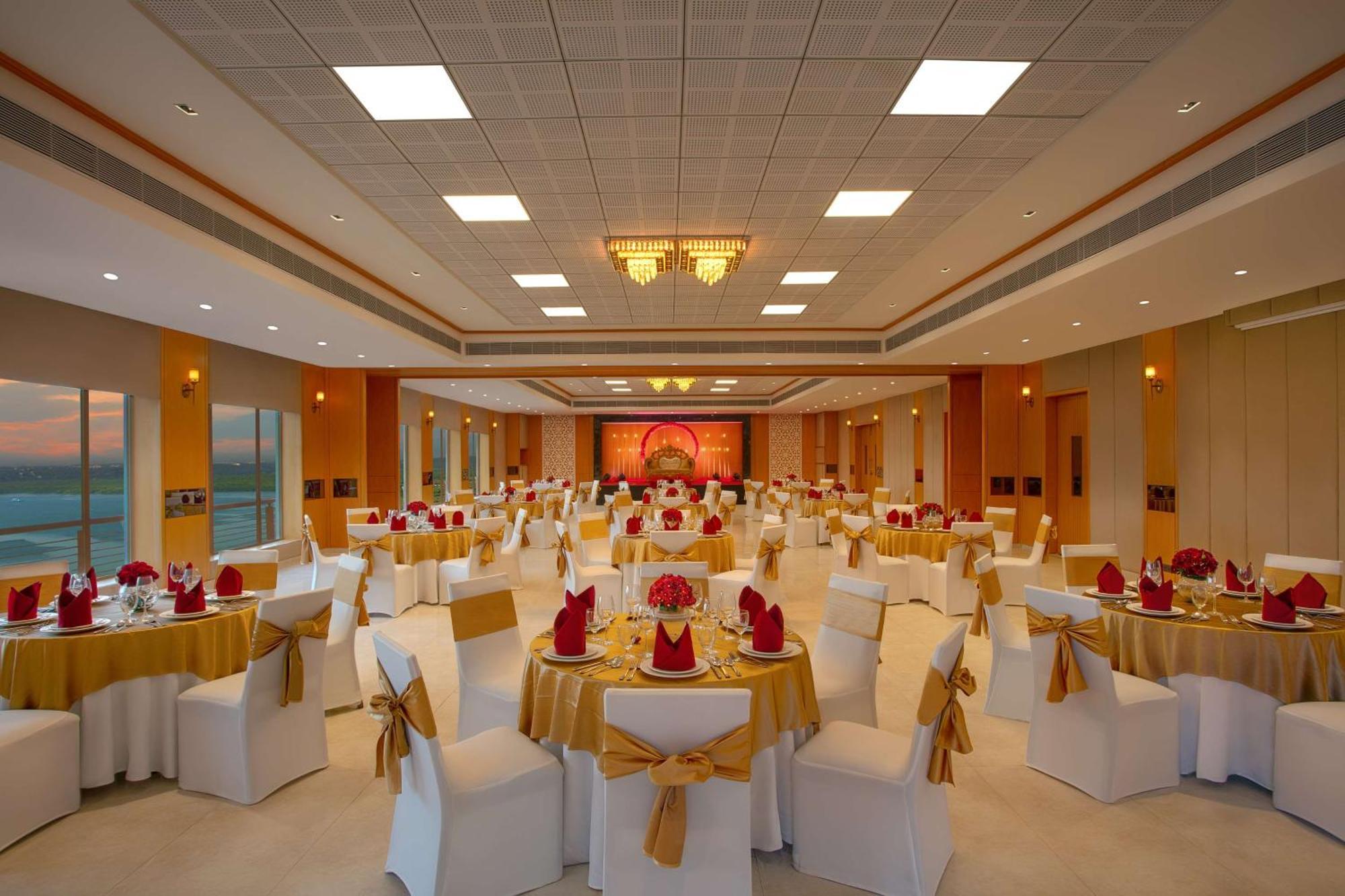 Doubletree By Hilton Goa - Panaji Otel Dış mekan fotoğraf