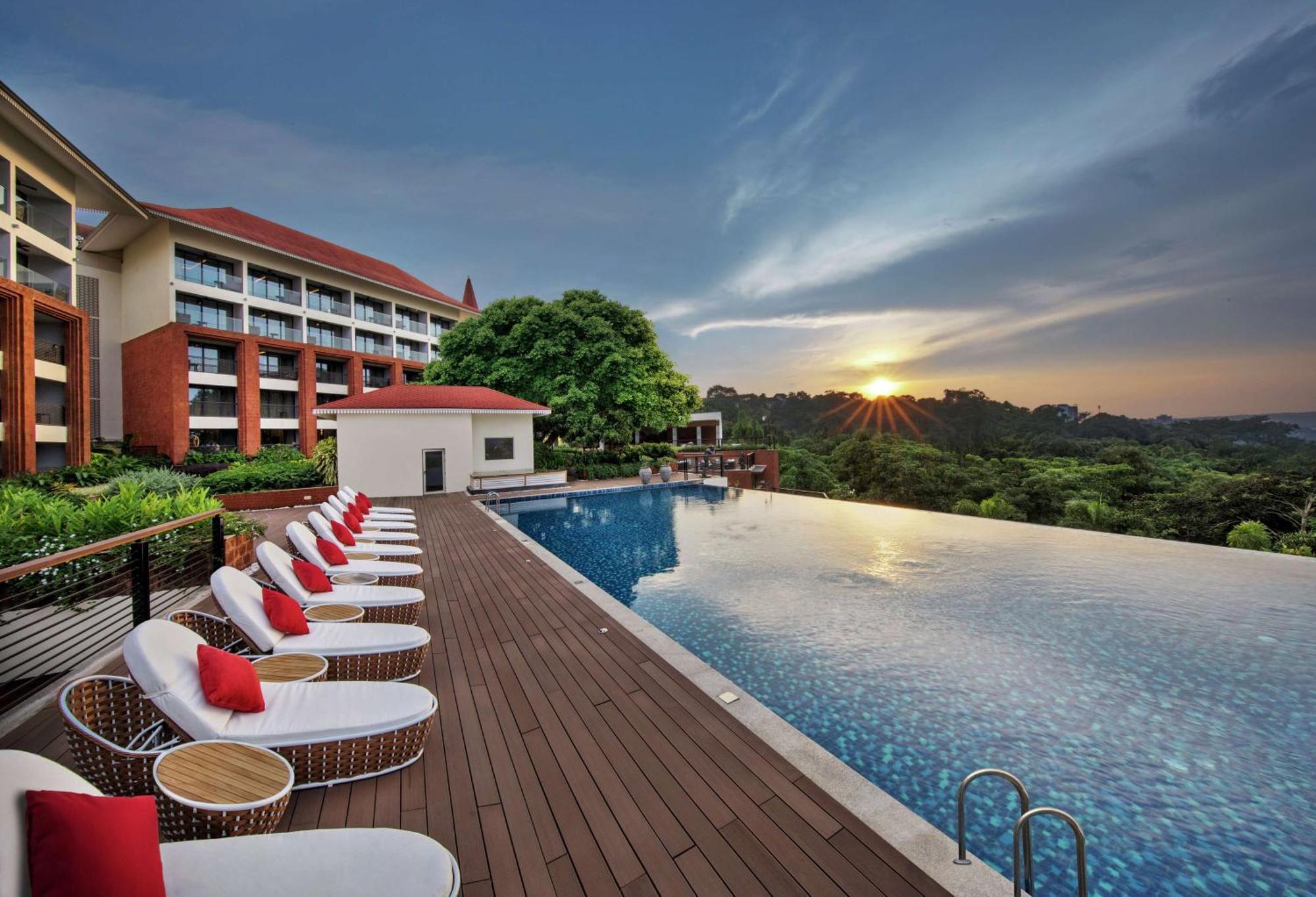 Doubletree By Hilton Goa - Panaji Otel Dış mekan fotoğraf