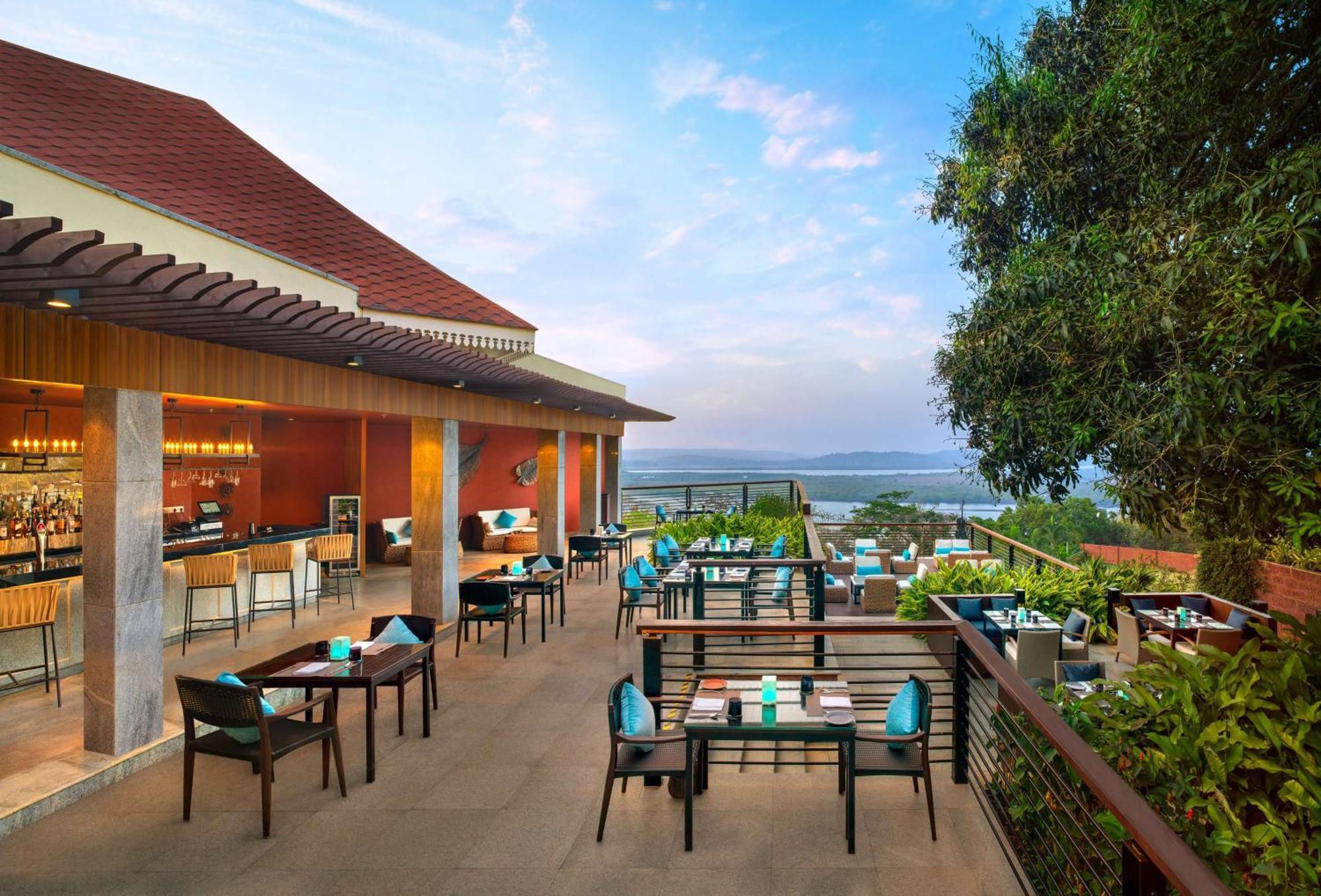 Doubletree By Hilton Goa - Panaji Otel Dış mekan fotoğraf