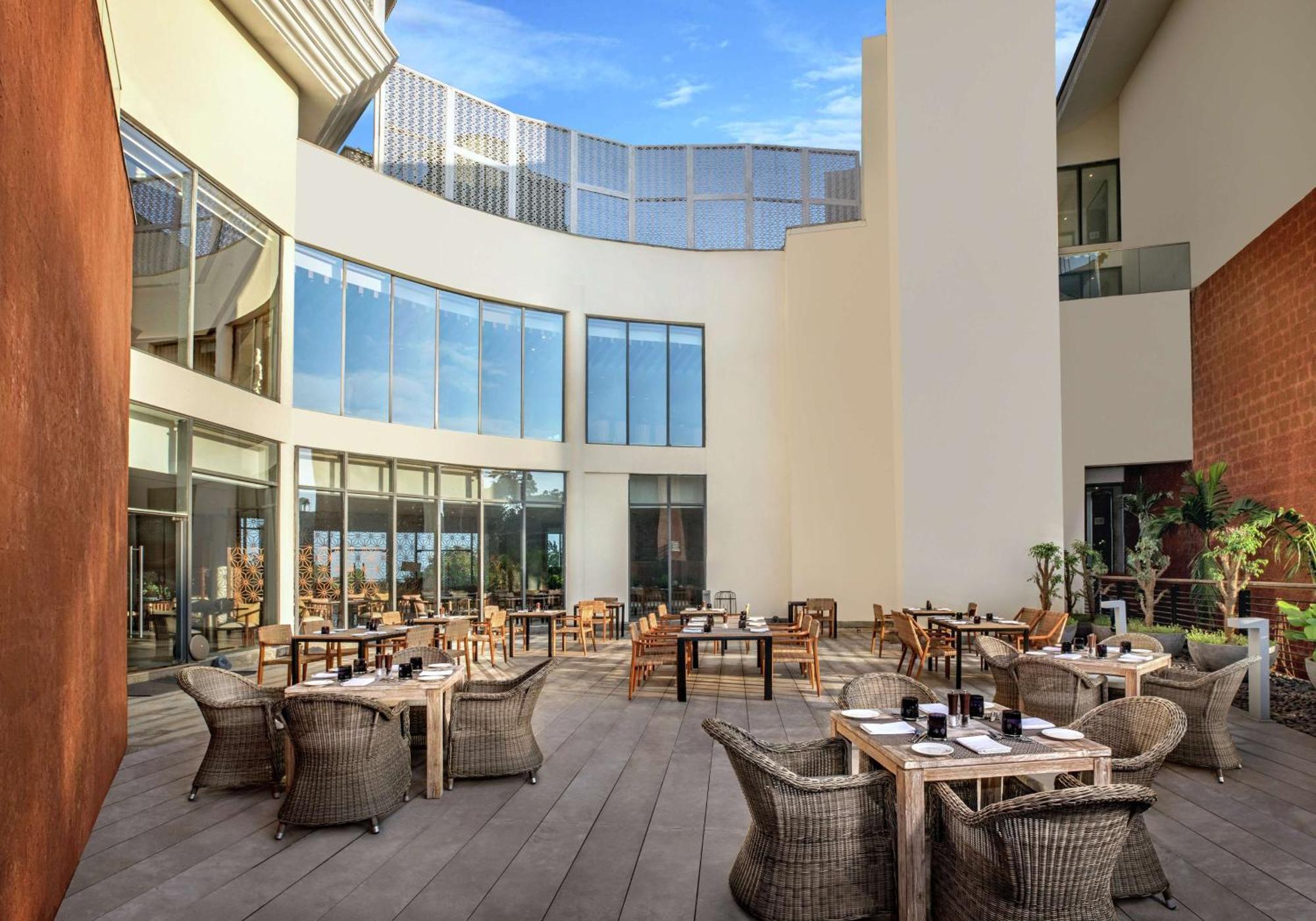 Doubletree By Hilton Goa - Panaji Otel Dış mekan fotoğraf
